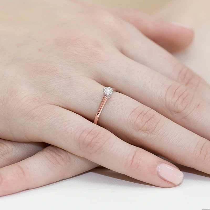 Pierścionek W042 Diament 0,13ct różowe złoto