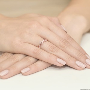 Pierścionek W096 z diamentami różowe złoto