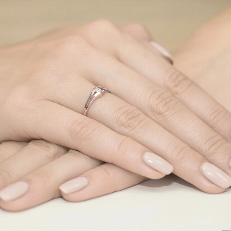 Pierścionek W207 Diament 0,10ct różowe złoto