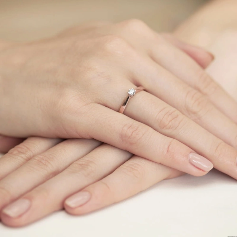 Pierścionek W229 Diament 0,10ct różowe złoto