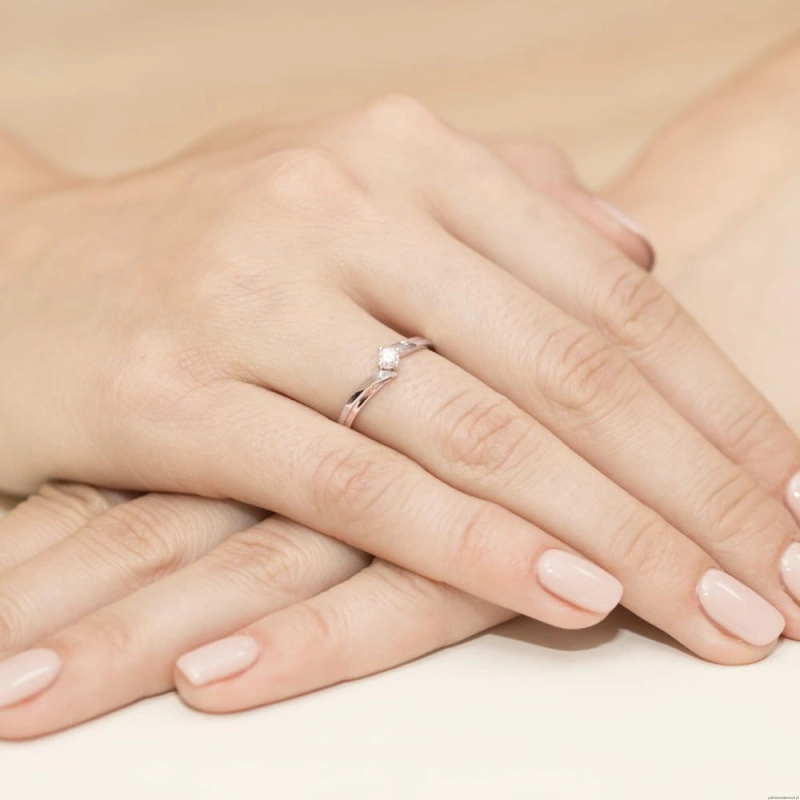 Pierścionek W231 Diament 0,08ct różowe złoto