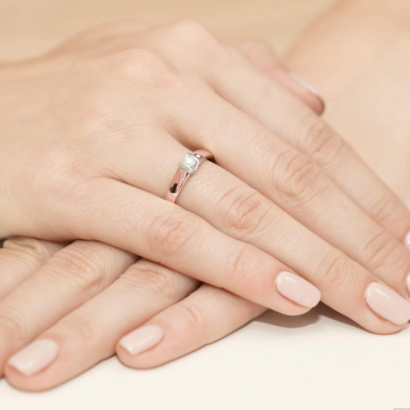 Pierścionek W249 Diament 0,10ct różowe złoto