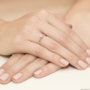 Pierścionek W318 Diament 0,10ct różowe złoto