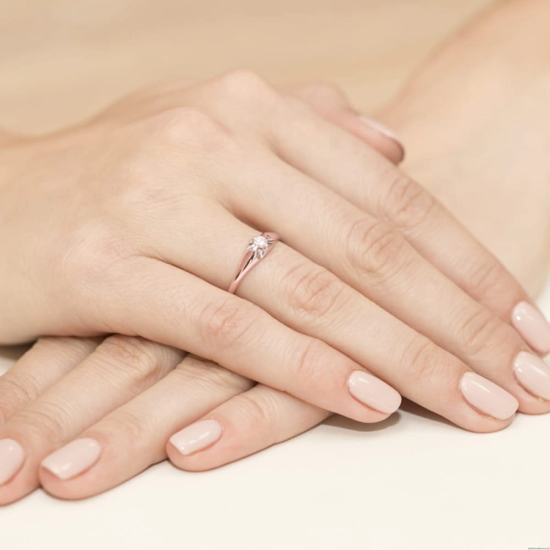 Pierścionek W331 Diament 0,10ct różowe złoto