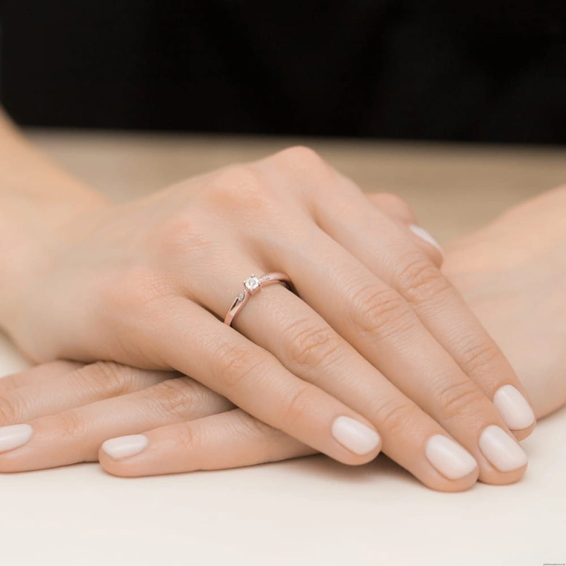Pierścionek W469 Diament 0,02ct różowe złoto
