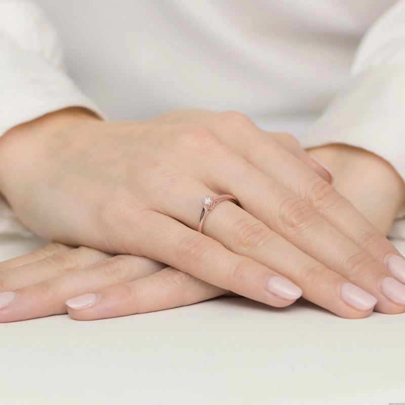 Pierścionek W506 Diament 0,12ct różowe złoto