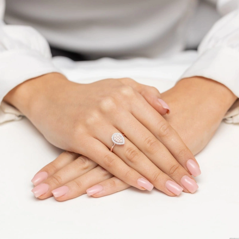 Pierścionek W571 z diamentami różowe złoto