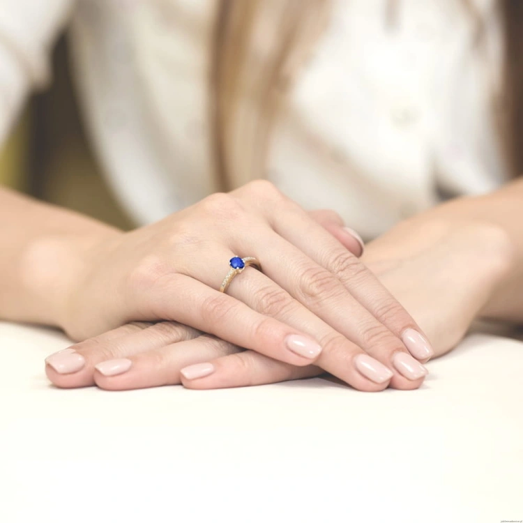 Pierścionek W067 Szafir 0,70ct żółte złoto