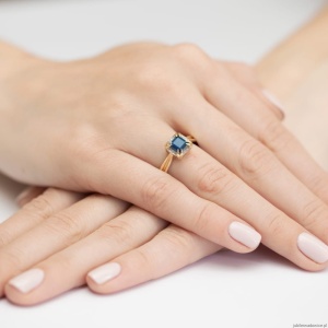 Pierścionek W358 Szafir 0,70ct żółte złoto