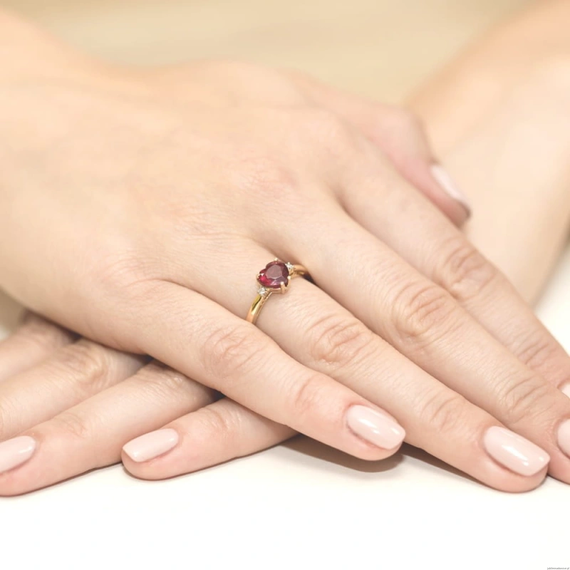 Pierścionek W012 Rubin 1,70ct żółte złoto