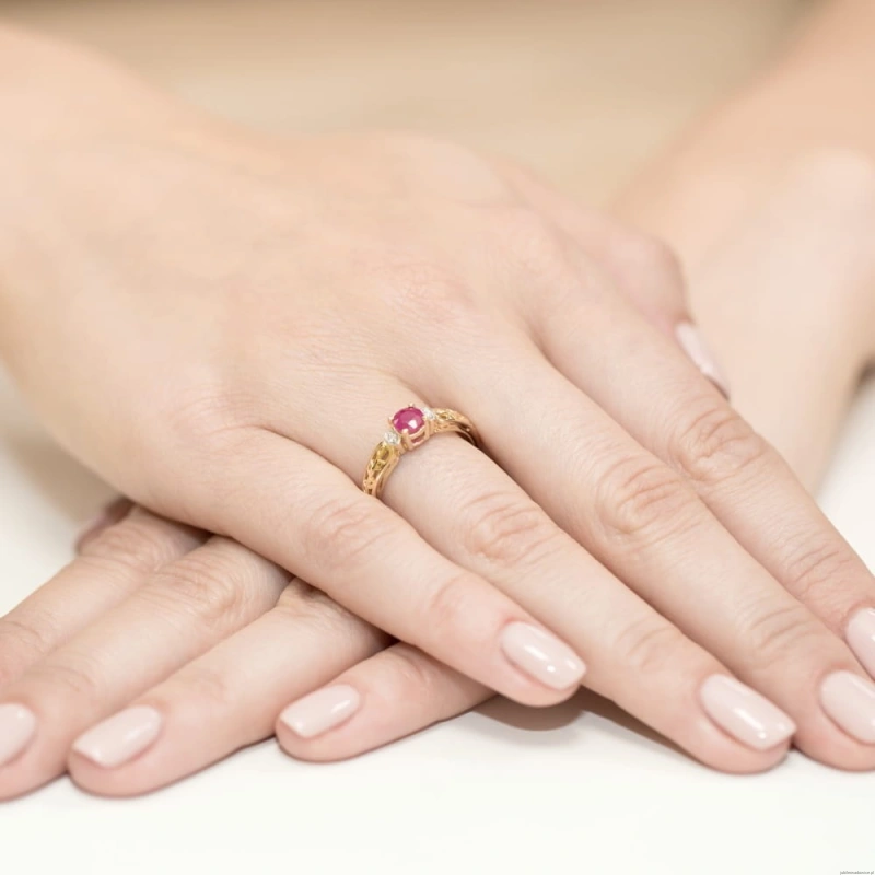 Pierścionek W014 Rubin 0,60ct żółte złoto