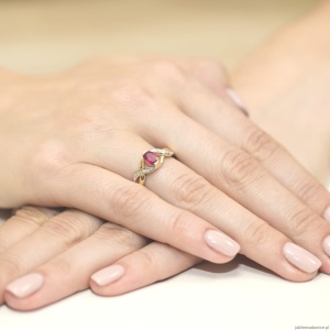 Pierścionek W028 Rubin 0,60ct żółte złoto