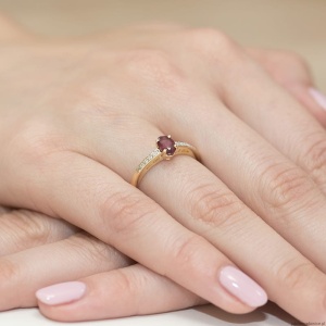 Pierścionek W067 Rubin 0,60ct żółte złoto