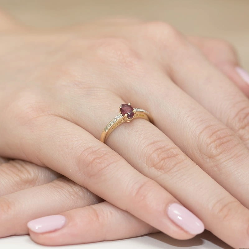Pierścionek W067 Rubin 0,60ct żółte złoto