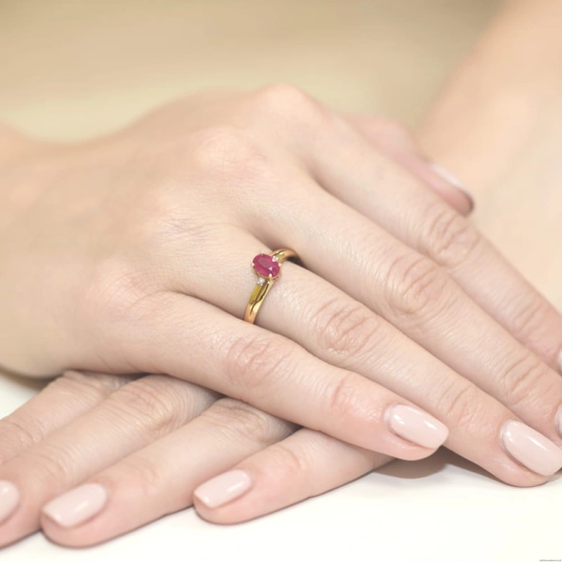Pierścionek W068 Rubin 0,60ct żółte złoto