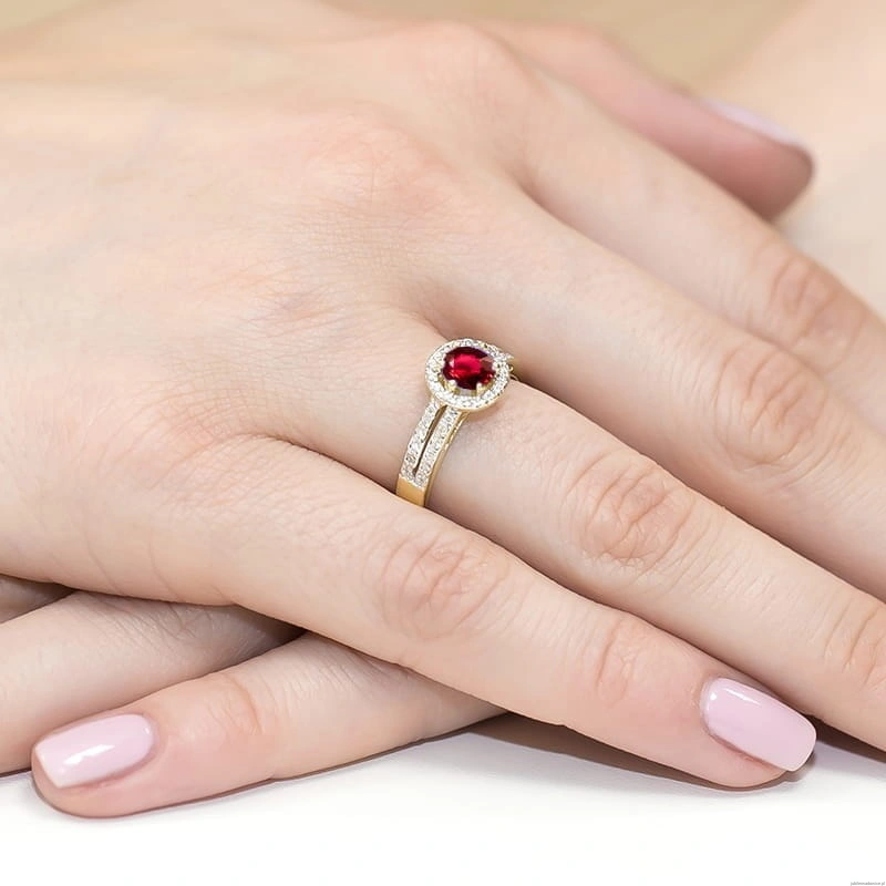 Pierścionek W087 Rubin 0,60ct żółte złoto