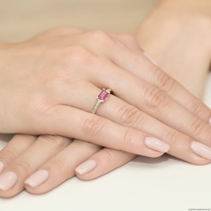 Pierścionek W105 Rubin 0,80ct żółte złoto