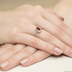 Pierścionek W403 Rubin 0,80ct żółte złoto
