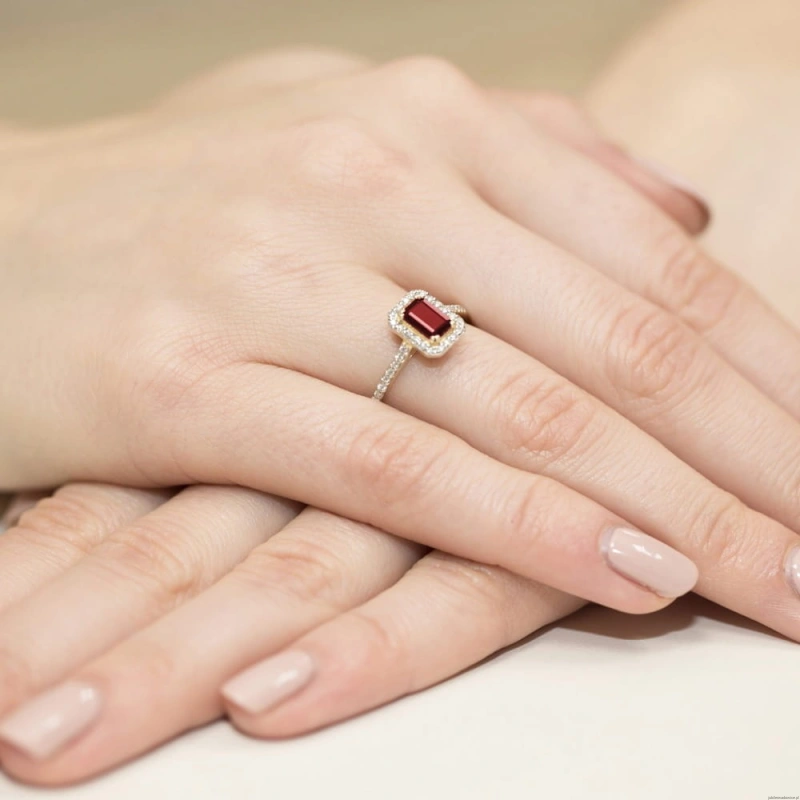 Pierścionek W403 Rubin 0,80ct żółte złoto