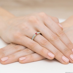 Pierścionek W449 Rubin 0,15ct żółte złoto