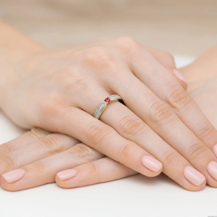 Pierścionek W449 Rubin 0,15ct żółte złoto