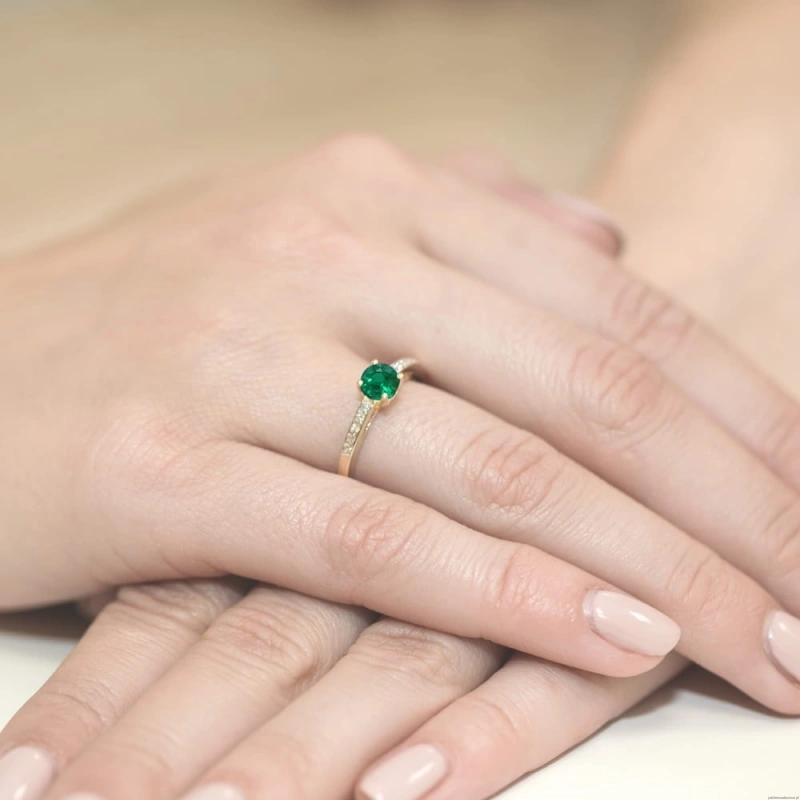 Pierścionek W066 Szmaragd 0,50ct żółte złoto