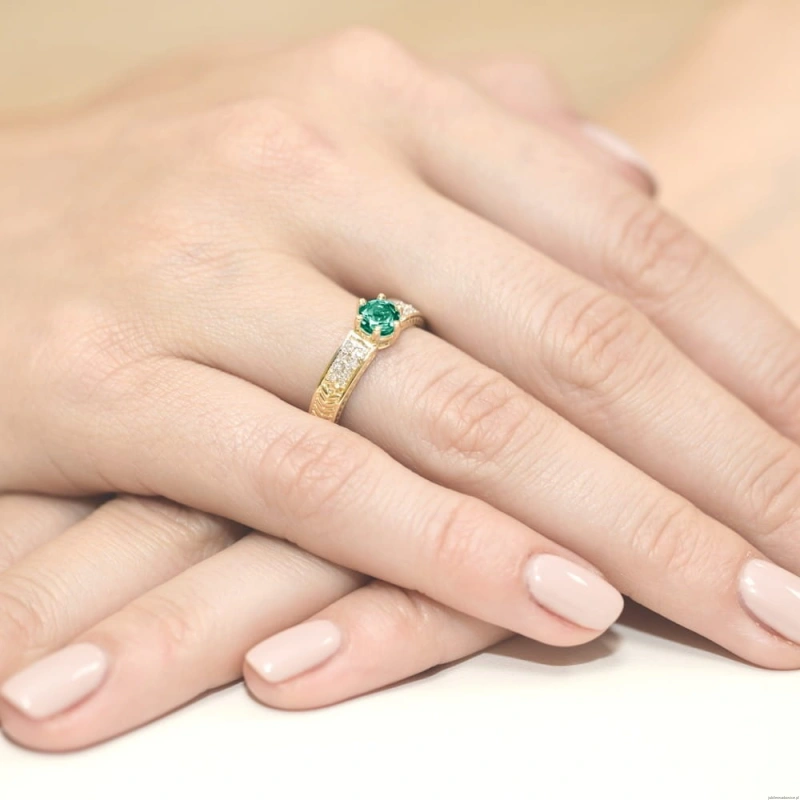Pierścionek W075 Szmaragd 0,50ct żółte złoto