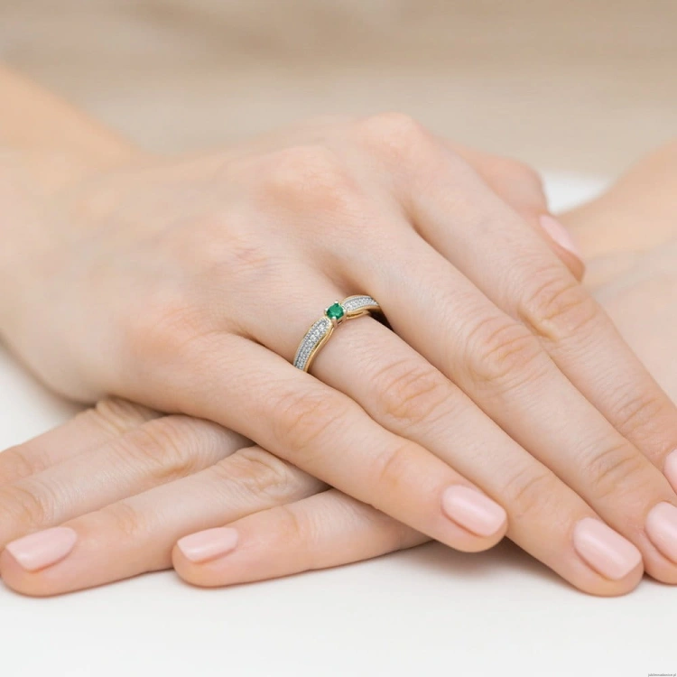 Pierścionek W449 Szmaragd 0,15ct żółte złoto