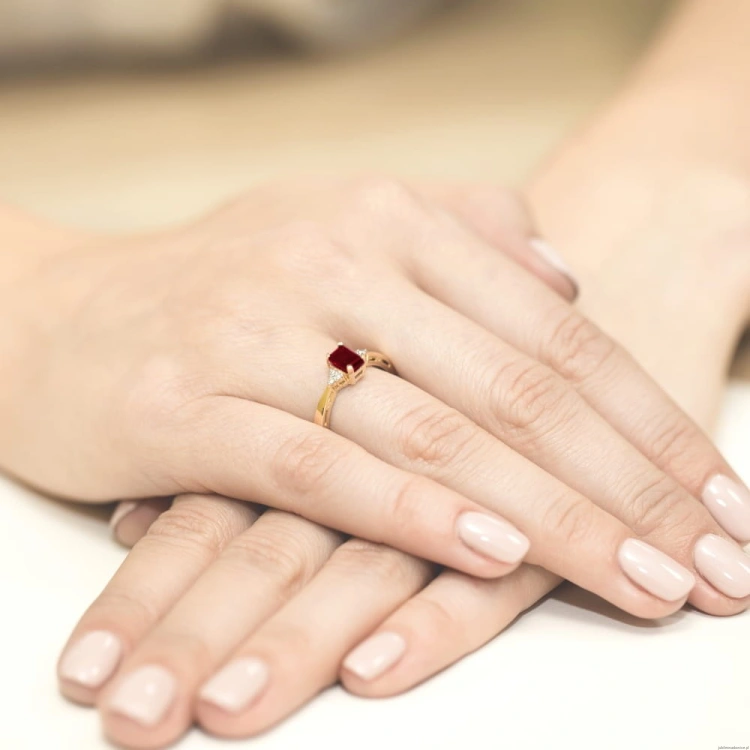 Pierścionek W002 Granat 0,70ct żółte złoto