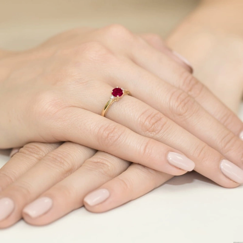 Pierścionek W010 Granat 0,60ct żółte złoto