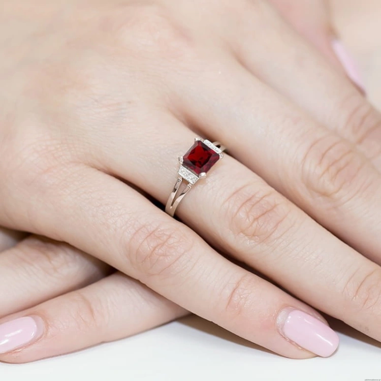 Pierścionek W103 Granat 1,30ct żółte złoto