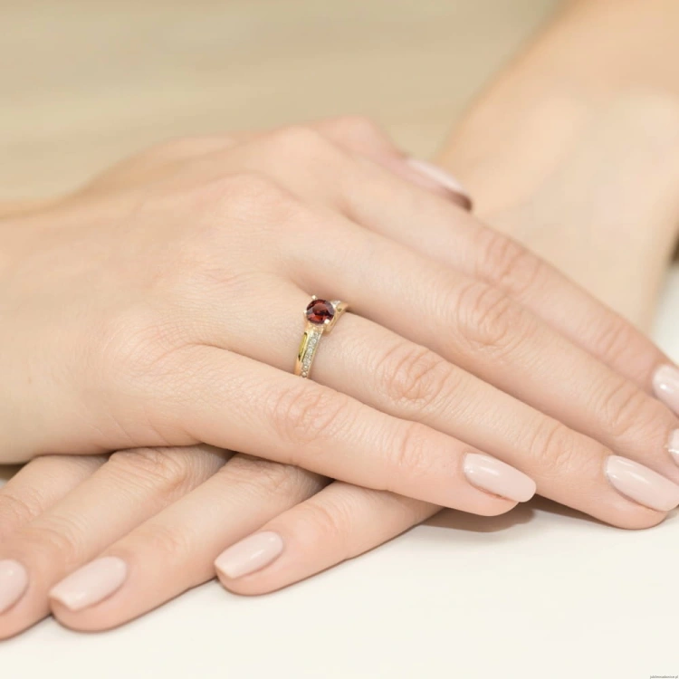 Pierścionek W106 Granat 0,60ct żółte złoto