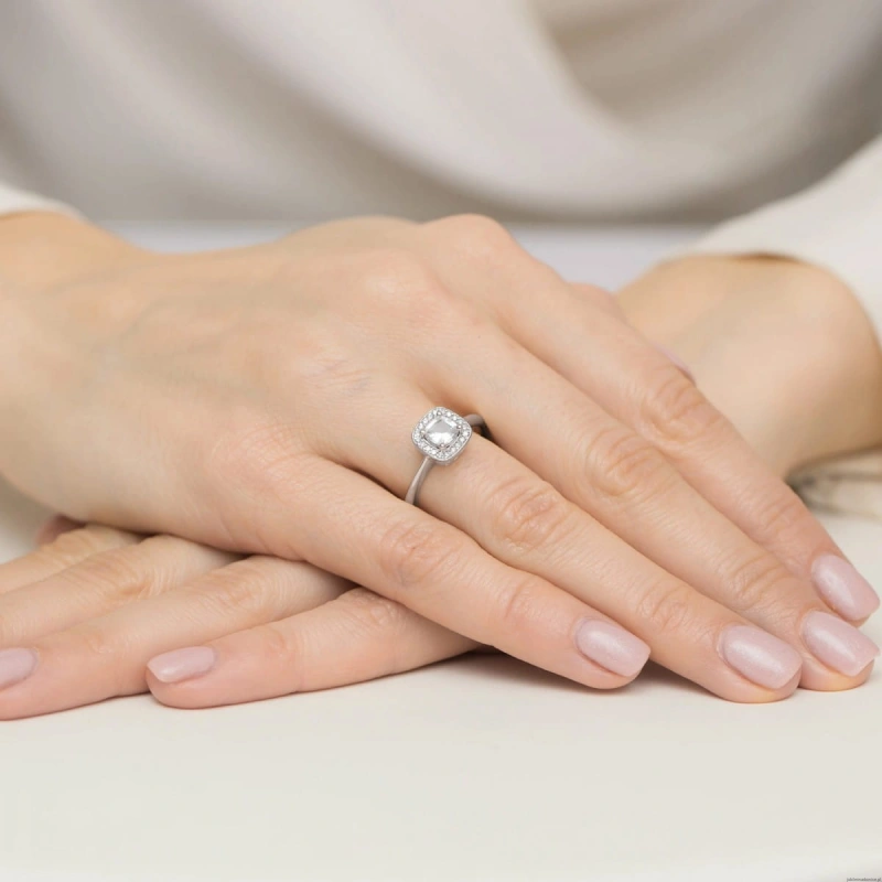 Pierścionek W514 Biały Szafir 0,70ct białe złoto