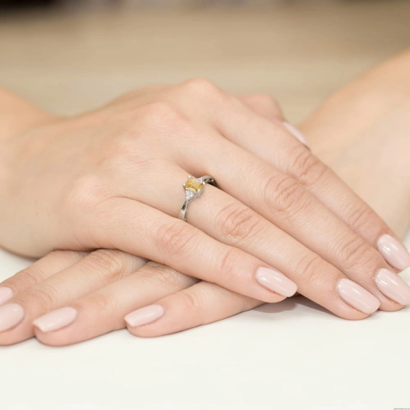 Pierścionek W002 Cytryn 0,60ct białe złoto