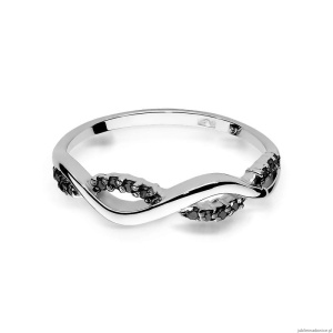 Pierścionek W096 z czarnymi diamentami białe złoto