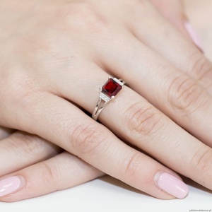 Pierścionek W103 Granat 1,30ct białe złoto