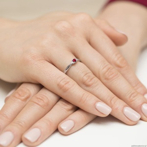 Pierścionek W428 Rubin 0,15ct białe złoto