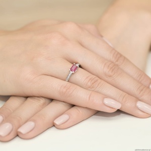 Pierścionek W105 Rubin 0,80ct białe złoto