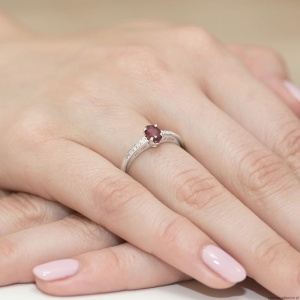 Pierścionek W067 Rubin 0,60ct białe złoto