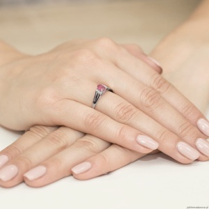 Pierścionek W005 Rubin 0,60ct białe złoto
