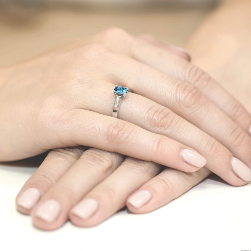 Pierścionek W078 Topaz 0,65ct białe złoto