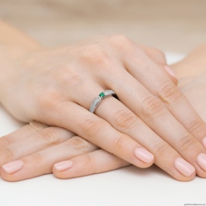 Pierścionek W449 Szmaragd 0,15ct białe złoto