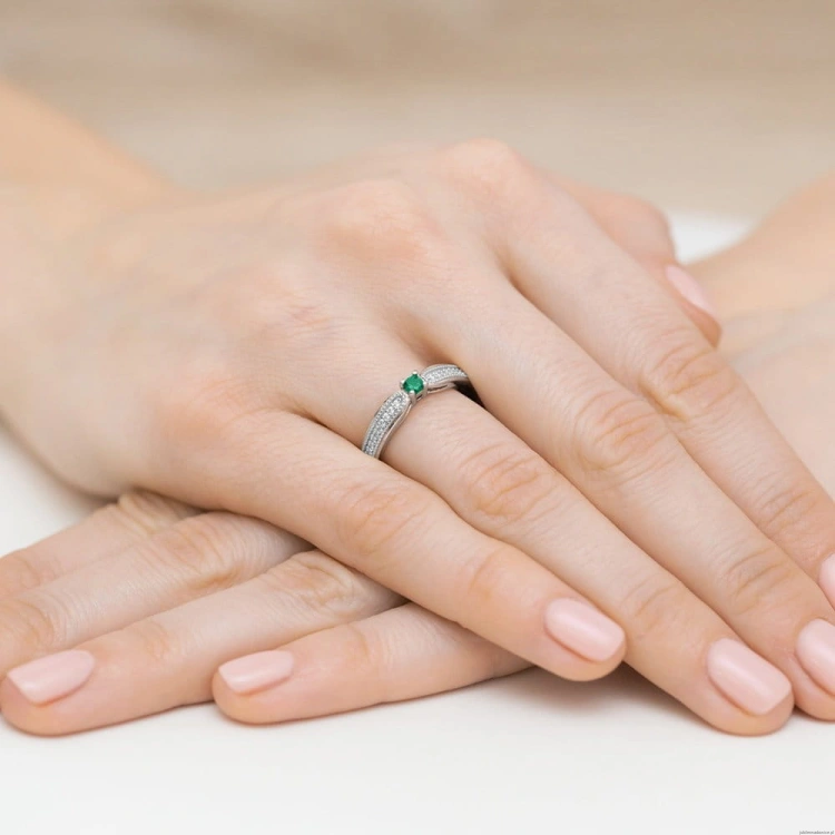 Pierścionek W449 Szmaragd 0,15ct białe złoto