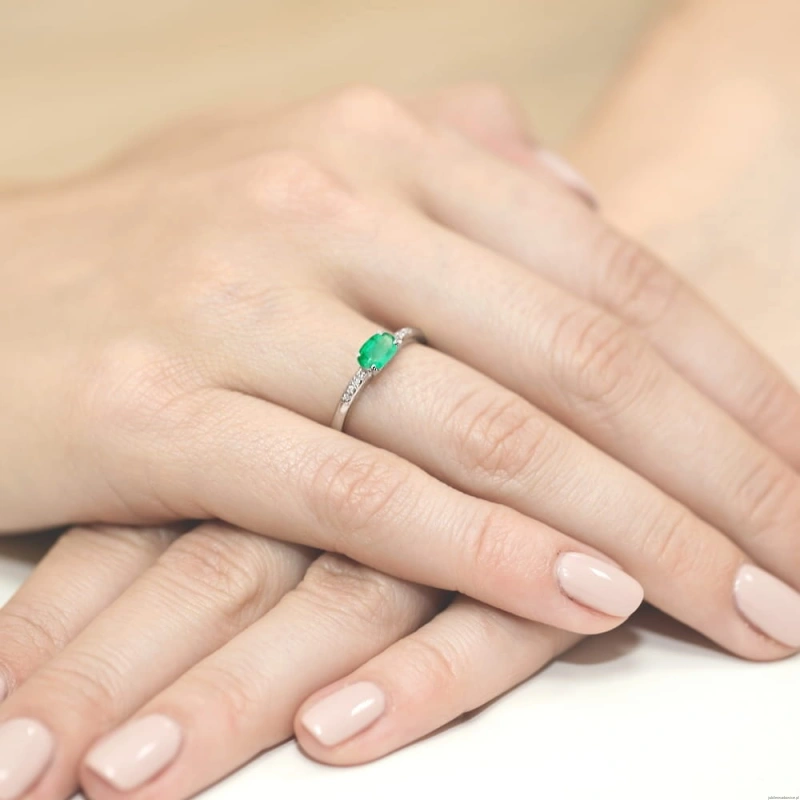 Pierścionek W077 Szmaragd 0,40ct białe złoto