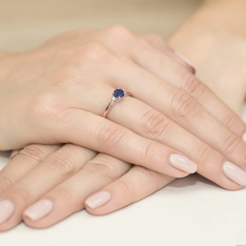 Pierścionek W010 Szafir 0,50ct różowe złoto