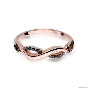 Pierścionek W096 z czarnymi diamentami różowe złoto