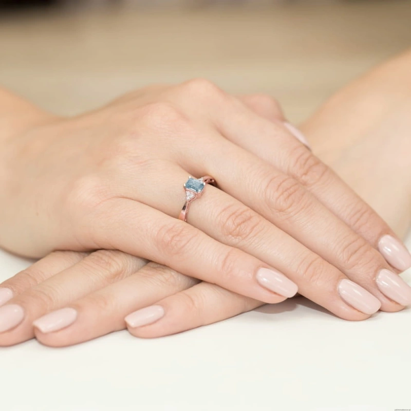 Pierścionek W002 Topaz 0,60ct różowe złoto