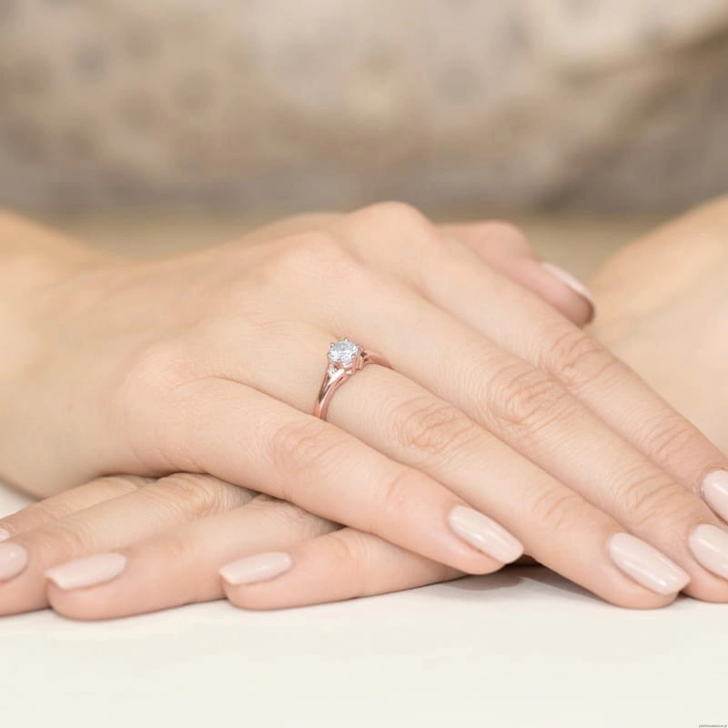 Pierścionek W0076 Biały Szafir 0,60ct różowe złoto