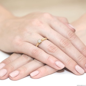 Pierścionek W328 Diament 0,08ct żółte złoto