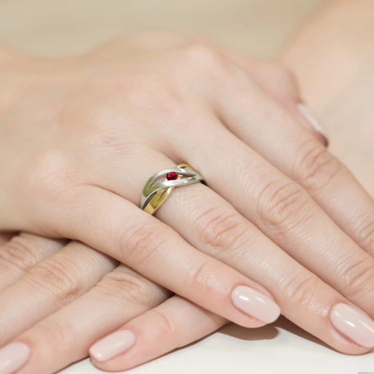 Pierścionek W156 Rubin 0,15ct żółte złoto